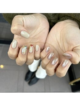 トータルサロン 白べぇーっ プラス/ニュアンスアシメネイル♪