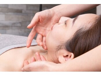 エステサロン マコ(MaCo)の写真/【人気No.1☆】毛穴・たるみ改善小顔ケア!美筋整顔ボンバーフェイシャル/120分