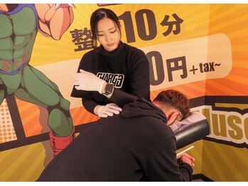 チャージ 新宿店/こり固まった肩まわりに