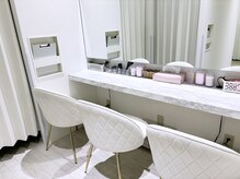 メイクアップ用品など多数揃えております。