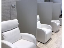 ビューティーアイラッシュ セブンパーク天美店の雰囲気（お客様に大好評★寝心地抜群のリクライニングソファ採用◎）