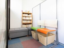 朝顔整体院/【待合室】商店街沿でご来店も楽