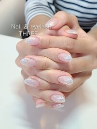 ホワイトキラキラネイル