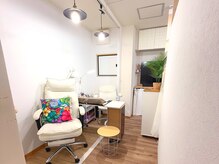 リレアネイル(Li'lea Nail)の雰囲気（半個室で大きなテレビもありますゆっくりくつろげます）