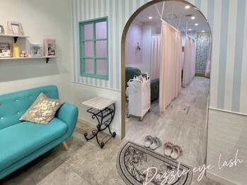 ダズルアイラッシュ 綾瀬(Dazzle eyelash)/店内　カーテン仕切りあります