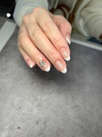 【フレンチネイル】