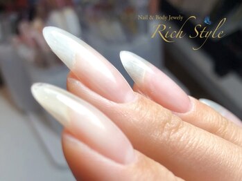 ネイル アンド ボディジュエリー リッチスタイル(Nail&Body Jewely Rich style)の写真/《フォルム重視×フィルイン導入》美フォルムにこだわるワンランク上の指先へ♪思わず見せたくなる手元に☆