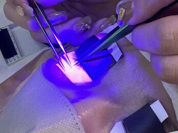 チーク 新宿西口店(cheek)の写真/秒速硬化と超持続力の最新技術☆【話題のLEDエクステ導入！】水や汗に強いLEDエクステはキープ力抜群♪