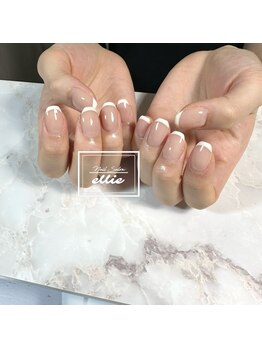オフホワイトフレンチネイル