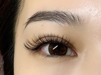 グローラ(GROWLA)の写真/密度も濃さも欲張りたい方へ☆フラットラッシュ×ボリュームラッシュのMIXで理想のボリューム目元に！