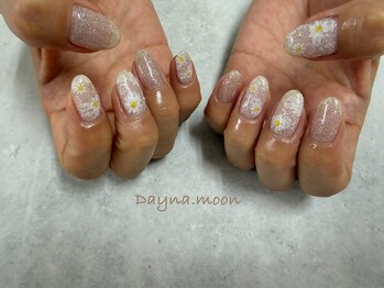 ダイナ ムーン(Dyna moon.)/レース＋お花ネイル
