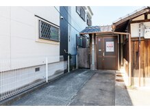 ウィズ(WITH)の雰囲気（敷地内に大型車も楽に停められる広々駐車場完備♪）