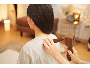 まどろみ タイ古式 よもぎ蒸し/コンコンの響く音が心地よい