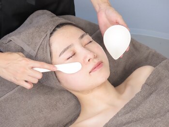 ミチル(Michill)の写真/美白ケアは“始める時期”で差がつく。肌の土台を整えて、透けるような明るさへ。