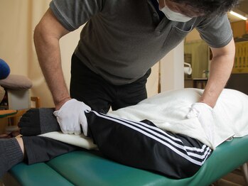 星野整体院/大腿部横の操作