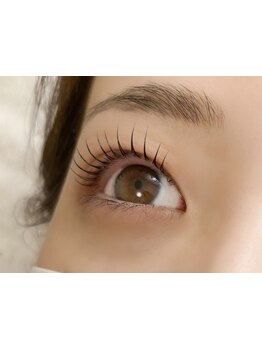 ナチュラル上品な目元にしたい