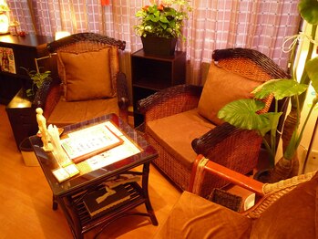 福 整体サロン 阿佐ヶ谷店/リラックスできる藤椅子