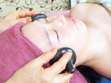 アクアナチュラ(ACQUANATURA)/ホットストーンお顔で血流アップ