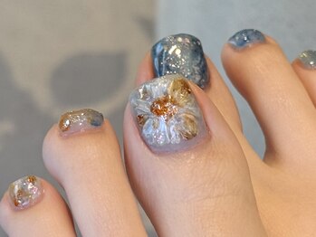 カラネイル 南森町店(calla nail)の写真/【お爪に優しいパラジェル使用！】足元からオシャレを♪お仕事上ハンドネイルができない方にも大人気◎
