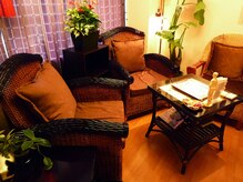 福 整体サロン 阿佐ヶ谷店/リラックスできる藤椅子