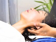 的確に痛み、疲れへ施術すると自然と美姿勢、小顔も手に入ります