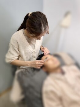 アロアイサロン(Alo's EYESALON)/施術風景|リラックスできる空間