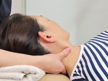 女性に寄り添うヒロミカイロ整体 六本木(女性に寄り添うHiromiカイロ整体)/施術-13(首の調整)整体/六本木