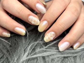 サロンサルート 本店(salon salute)/～フェミニン偏光パールネイル～