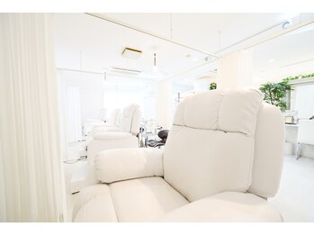 アイラッシュサロンモアナ 梅田芝田店(MOANA)/カーテン個室&リクライニング