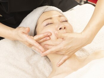 オスマンティエ(Osmantier)/フェイシャル/小顔マッサージ