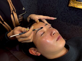 メンズ眉毛サロンUnknown. 中津店【メンズ眉毛/アイブロウ/眉毛パーマ/メンズネイル】の写真/【メンズ眉毛で第一印象UP☆】メンズ薄眉毛・濃眉毛などのお悩みもプロにお任せ！トレンドの垢抜け美眉毛へ