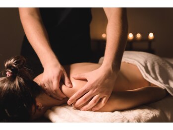 えんまの一指の写真/仕事帰りも歓迎！男性スタッフ在籍＆夜遅くまで営業。着衣の揉みほぐしもアロマも、その日の気分で。