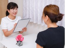 キミーエステティックサロン(kimmy esthetic salon)の雰囲気（カウンセリングの様子です。）