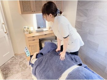カロン(kalon)の写真/【強もみ好き必見！】ベテラン女性スタッフがしっかりとした深い圧で頑固な凝りにアプローチ♪