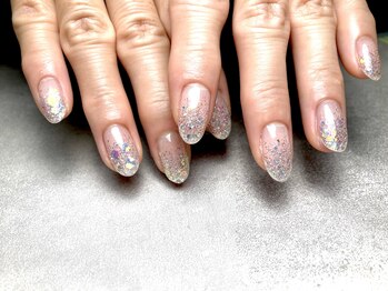 ラキネイル(LAKI Nail)/ラメ×ホロ グラデーション
