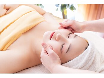 コリアンビューティーサロンリー(Lee)/痛気持ち良いがくせに小顔コルギ