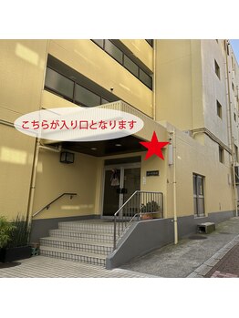 リアミーズ 北千住店(Ria Mii's)/7,建物の裏側に入り口があります