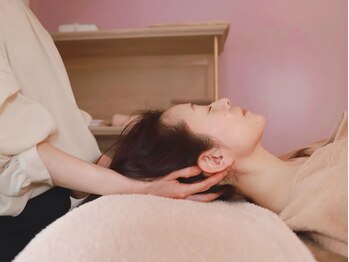 アン グレーヌ 自由が丘(unegraine)/ヘッドスパで一枚皮を緩めます