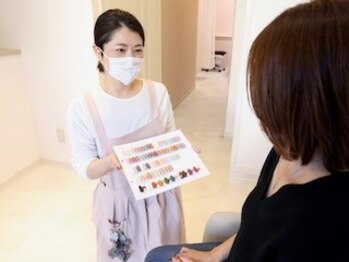 ネイルサロン 六番館の写真/シンプルで上品なデザインを多数ご用意♪お仕事柄派手なネイルが難しい方にもオススメ！カラー変更もOK◎