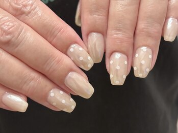 ロンネイル バイ カズミ(Le rond nail. by Kazumi)/ホワイトオーロラ×ドット