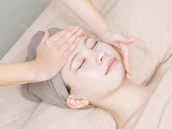 スレア 池袋店(SLEA)の写真/繰り返す肌トラブルを卒業。表面的なケアだけでなく、肌の土台から整える「根本改善」フェイシャル