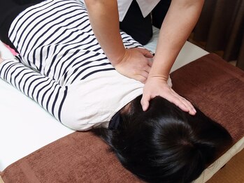 やすらぎカイロ施術院/施術イメージ（胸椎）