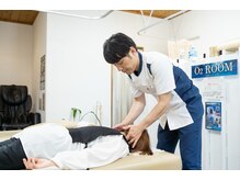 ごうだ整骨院/次に背骨の歪みを検査します