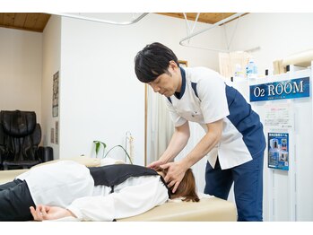 ごうだ整骨院/次に背骨の歪みを検査します