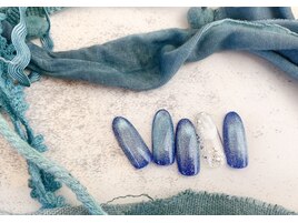 流行りのマグネットネイル