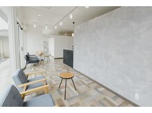 リノ(Lino)/心地よい空間が広がる受付