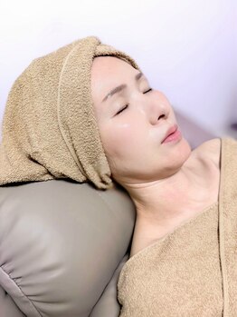 mire ララピール/眉メイク/ヒト幹細胞ドライヘッドスパの写真/ノーファンデを目指す方へ。透明感・毛穴・乾燥・ハリ・くすみなど、年齢肌の悩みに合わせ施術をカスタム。