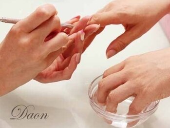 ダオン(DAON)の写真/毎月の指先のお洒落を楽しむなら、自爪に優しいパラジェル+550円で爪の健康も維持◎DAONで叶う美爪を体感♪