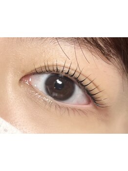 ナチュラル上品な目元にしたい