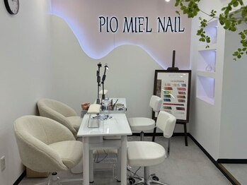ピオミエルネイル 新宿(pio miel nail)の写真/《6月NEWOPEN★》高品質×高技術×丁寧な施術◎長さだしが得意！トレンド・厚みやモチの良さ重視♪
